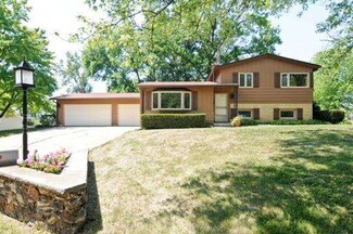 36696 N Grandwood Dr, Gurnee, IL 60031