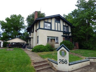 258 E South St, Frankfort, IN 46041