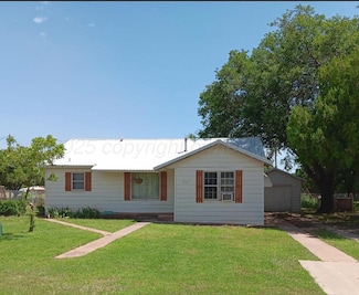 327 Main St, Quitaque, TX 79255