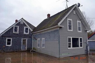 1077 Main Rd, Bradford, ME 04410