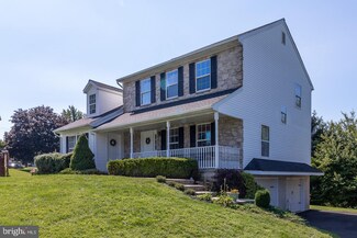 424 Heather Grove Ln, West Grove, PA 19390