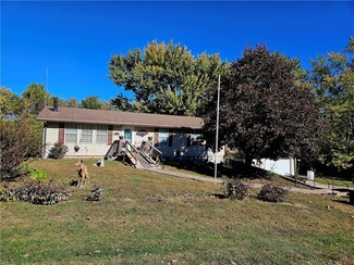 4900 Pueblo Dr, Lathrop, MO 64465