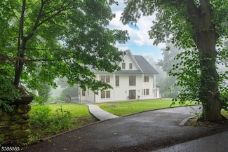 24 Hillcrest Rd, Mountain Lakes, NJ 07046