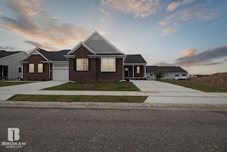 1421 Luxington Dr, Lapeer, MI 48446