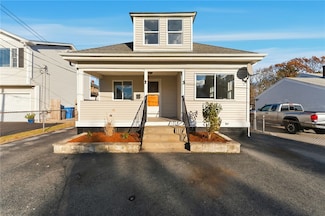 10 Woburn St, Cranston, RI 02910