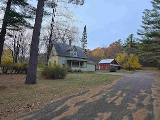 W2392 Prospect St, Poy Sippi, WI 54967