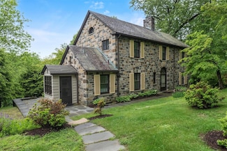 34123 Furnace Dock Rd, Cortlandt, NY 10567