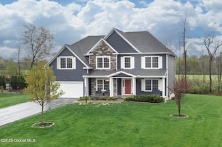 31 Stablegate Dr, Ballston Lake, NY 12019