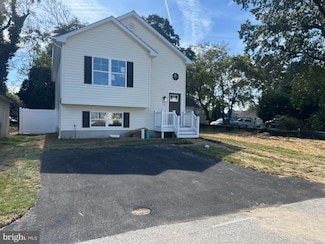 98 Forest Rd, Glen Burnie, MD 21060
