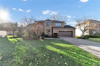 130 E Pinelake Dr, Buffalo, NY 14221