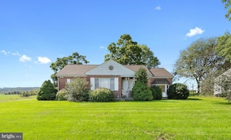 439 Laudermilch Rd, Hershey, PA 17033