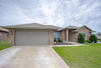 1208 Hickory Creek Dr, Yukon, OK 73099
