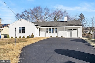 20 Roxboro Rd, Lawrence Township, NJ 08648