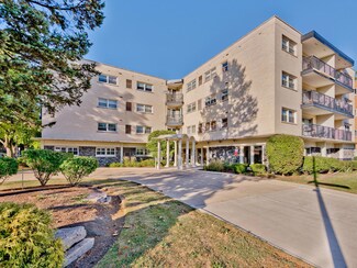 8001 Lockwood Ave Unit 201, Skokie, IL 60077