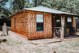 225 D E Lake Dr, Medicine Park, OK 73557