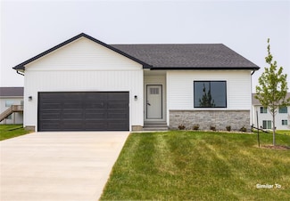 1163 NW Petersen Dr, Waukee, IA 50263