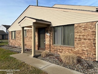 50186 N Horst Ct Unit 33, Chesterfield, MI 48047