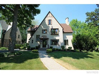 546 College Ave, Niagara Falls, NY 14305