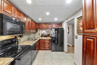 400 Commodore Dr Unit 102, Plantation, FL 33325