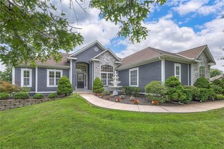 209 SE Hackamore Dr, Lees Summit, MO 64082