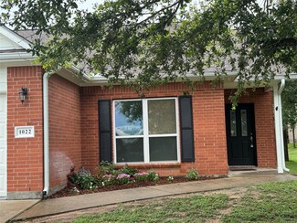 1022 S Masonic St, Bellville, TX 77418