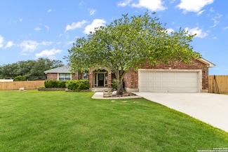 102 Westhaven St, Floresville, TX 78114