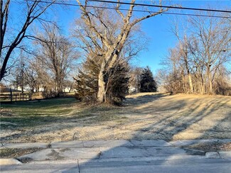 211 Leach Ave, Des Moines, IA 50315
