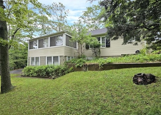 88 Friendship Dr, Rocky Point, NY 11778