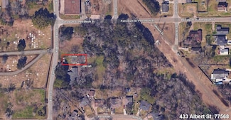 433 Albert St, La Marque, TX 77568