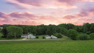 90 Mill St, Elgin, IA 52141
