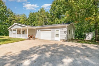 2045 Estey Rd, Rhodes, MI 48652