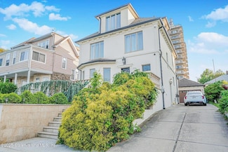 296 Edgewater St, Staten Island, NY 10305