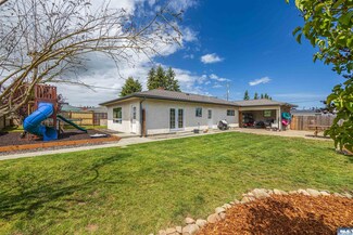 490 W Hammond St, Sequim, WA 98382