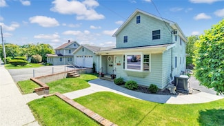 38 Perry Ave, Bayville, NY 11709