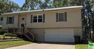 2504 W 15th Street Place, Sioux City, IA 51103