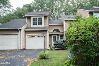 27 Wilan Ln, Albany, NY 12203