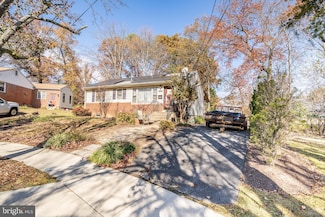 7404 Jodie Ct, New Carrollton, MD 20784