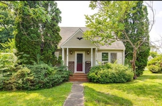 1940 E Cedarwood Cir, Round Lake Heights, IL 60073