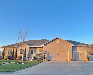 216 Kisiwa Village Rd, Hutchinson, KS 67502