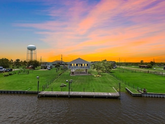 10102 S Redfish Dr, Hitchcock, TX 77563