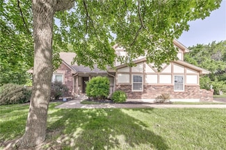 529 SW Windmill Ln, Lees Summit, MO 64082