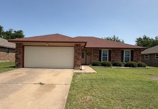 828 Richards Dr, Cedar Hill, TX 75104