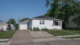 602 N 24th St, Bismarck, ND 58501