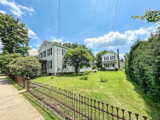 693-695 N Main St, Meadville, PA 16335