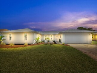 6100 Seagrape Dr, Fort Pierce, FL 34982