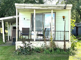 806 Sunnyside Dr, Niagara Falls, NY 14304