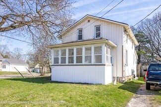 648 E Cavanaugh Rd, Lansing, MI 48910