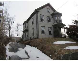 82 Charles St, Fitchburg, MA 01420