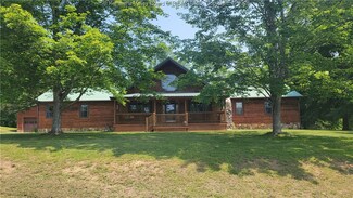 586 Linville Dr, Hamlin, WV 25523