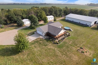 48349 276th St, Canton, SD 57013
